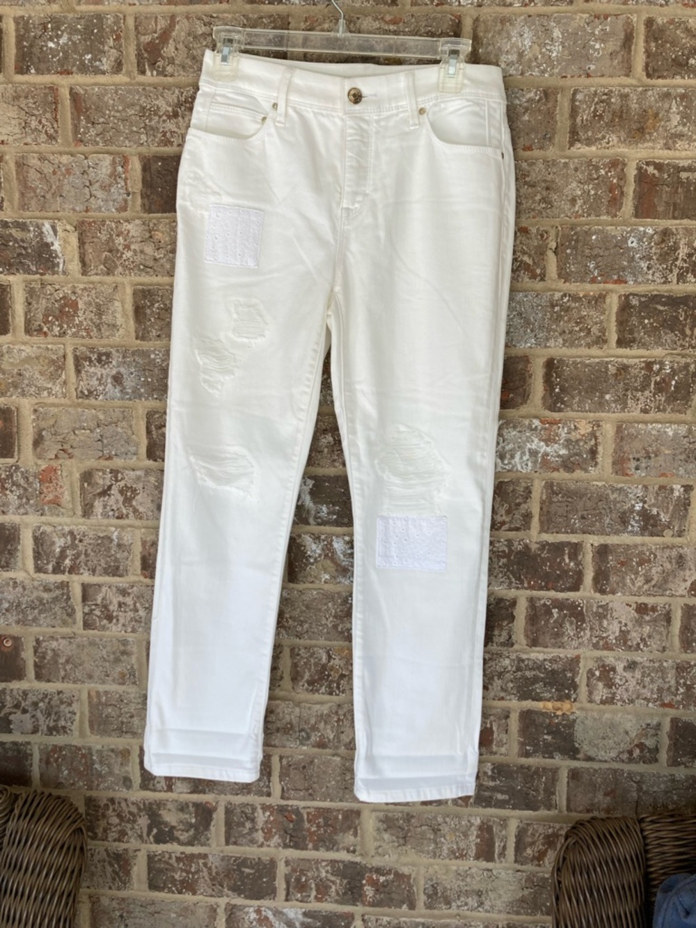 Chicos Girlfriend distressed lace patches crop size 0 So Slimming